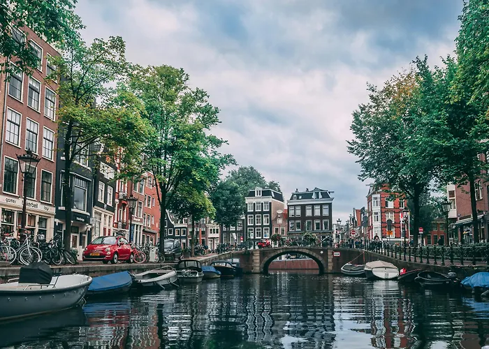 Amsterdam Lodging 